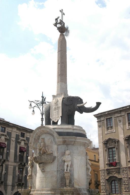 La Discesa Di San Camillo Apartment Catania Bagian luar foto